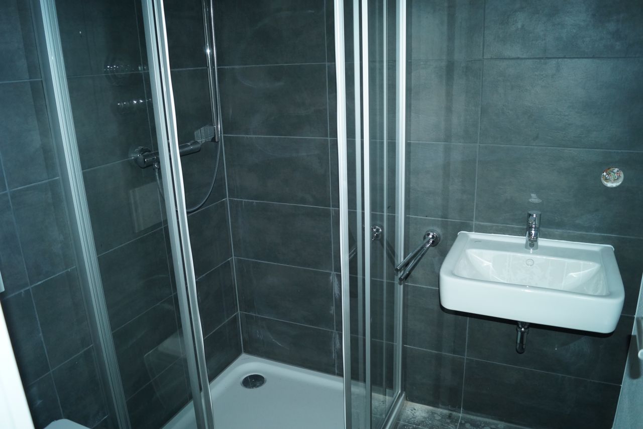 Neuwertige 2-Zimmer Wohnung mit Küche (auch für Studenten) 