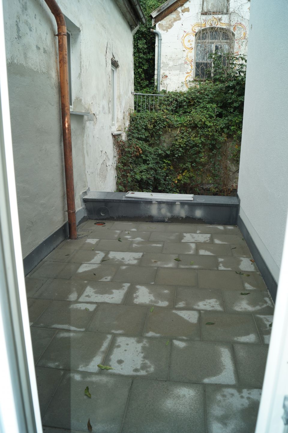 Tolle 2 Zimmer Stadt - Wohnung ( mit kleiner Hinterhofterrasse )