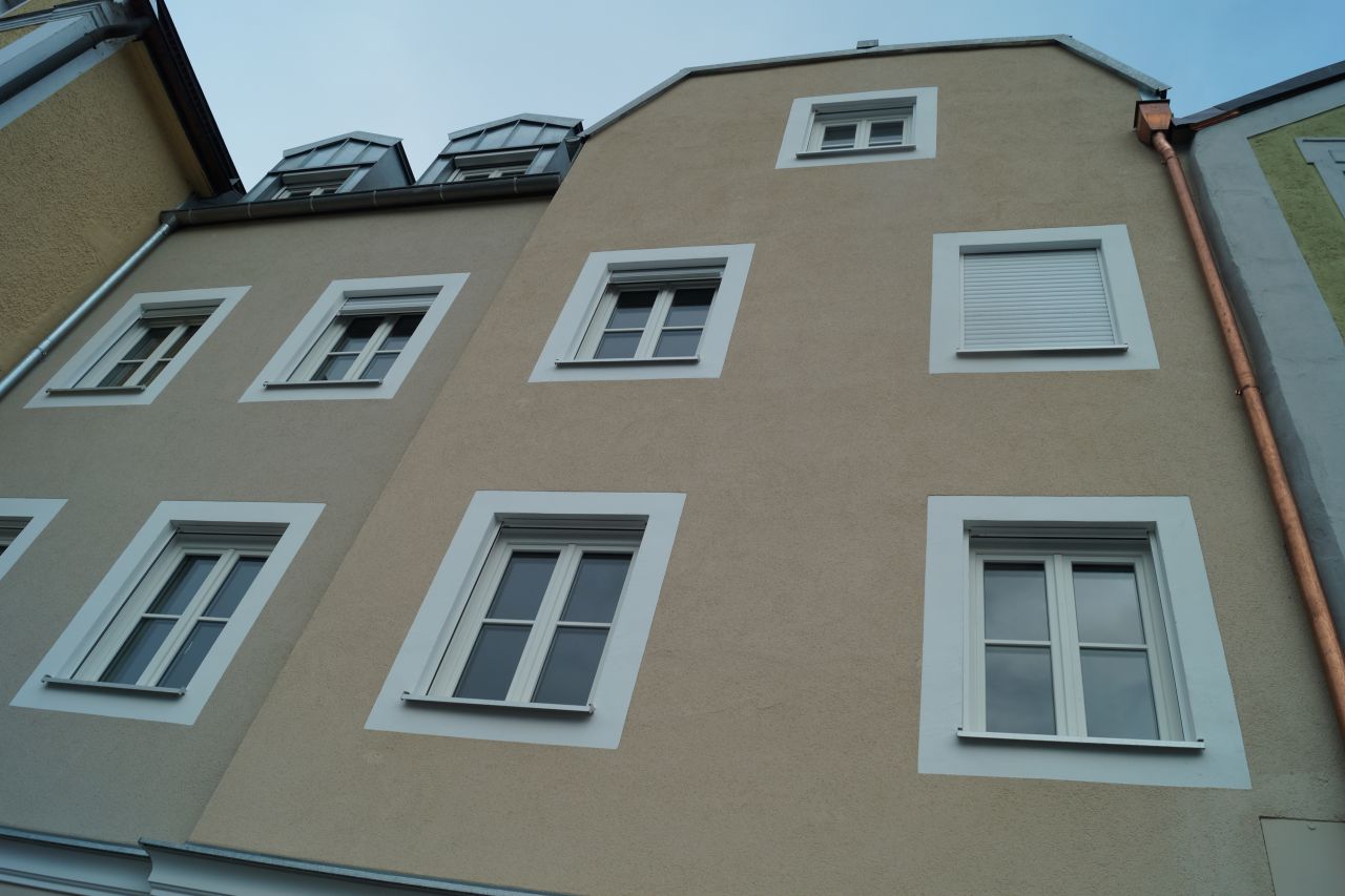 Tolle 2 Zimmer Stadt - Wohnung ( mit kleiner Hinterhofterrasse )