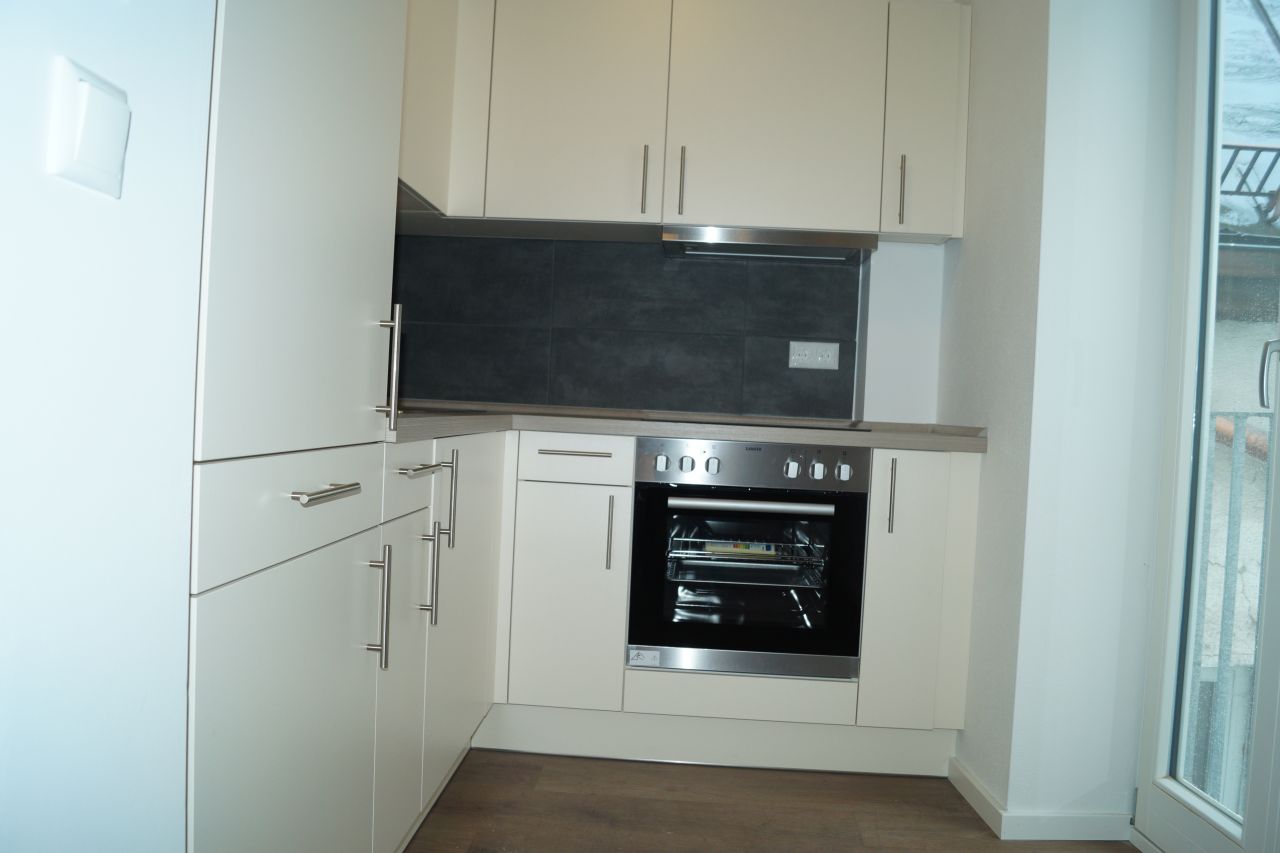 Tolle 2 Zimmer Stadt - Wohnung ( mit kleiner Hinterhofterrasse )