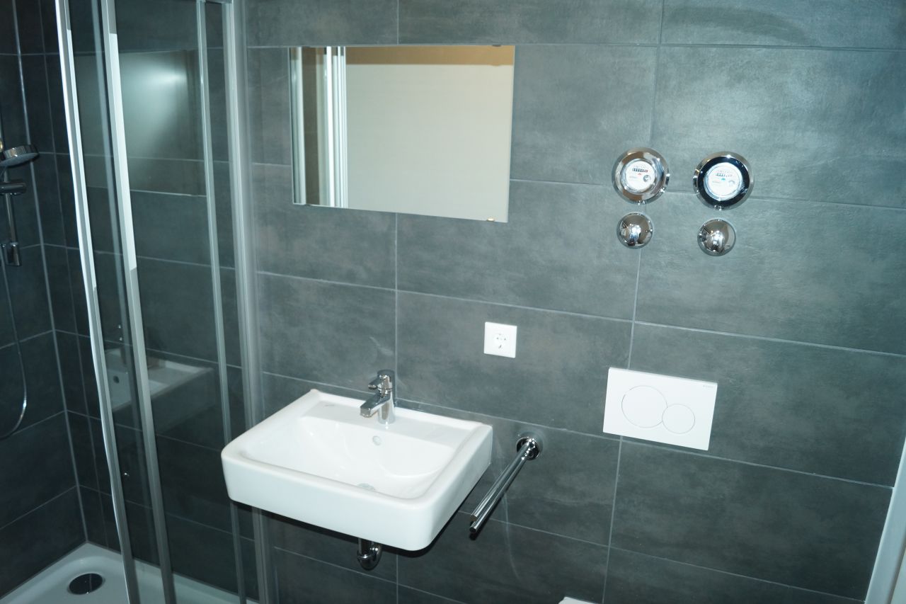 Tolle 2 Zimmer Stadt - Wohnung ( mit kleiner Hinterhofterrasse )