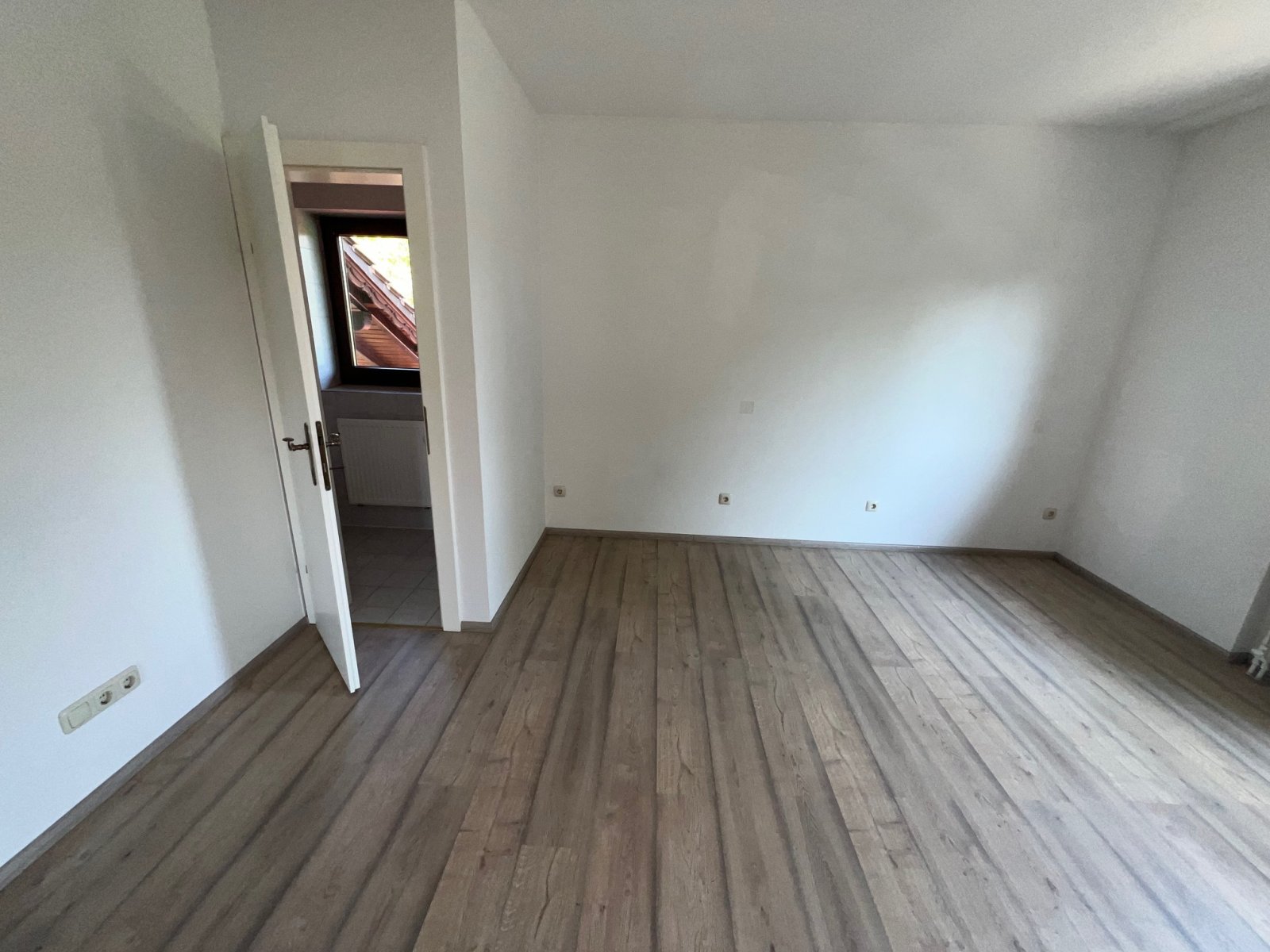 Gemütliche Dachgeschoss-Wohnung mit Stellplatz 