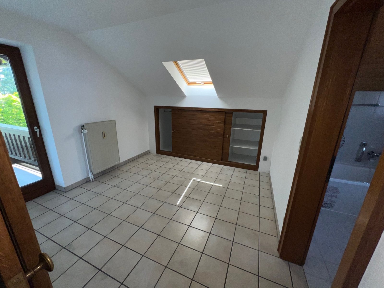 Gemütliche Dachgeschoss-Wohnung mit Stellplatz 