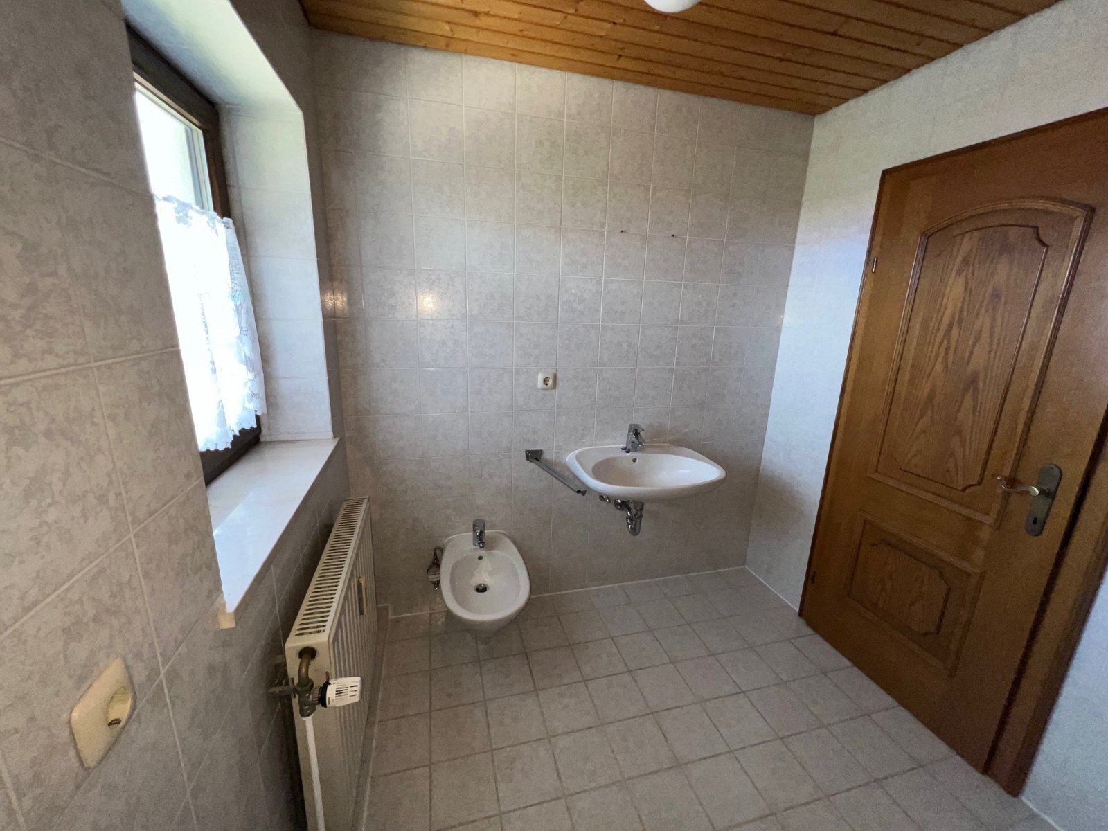 Gemütliche Dachgeschoss-Wohnung mit Stellplatz 