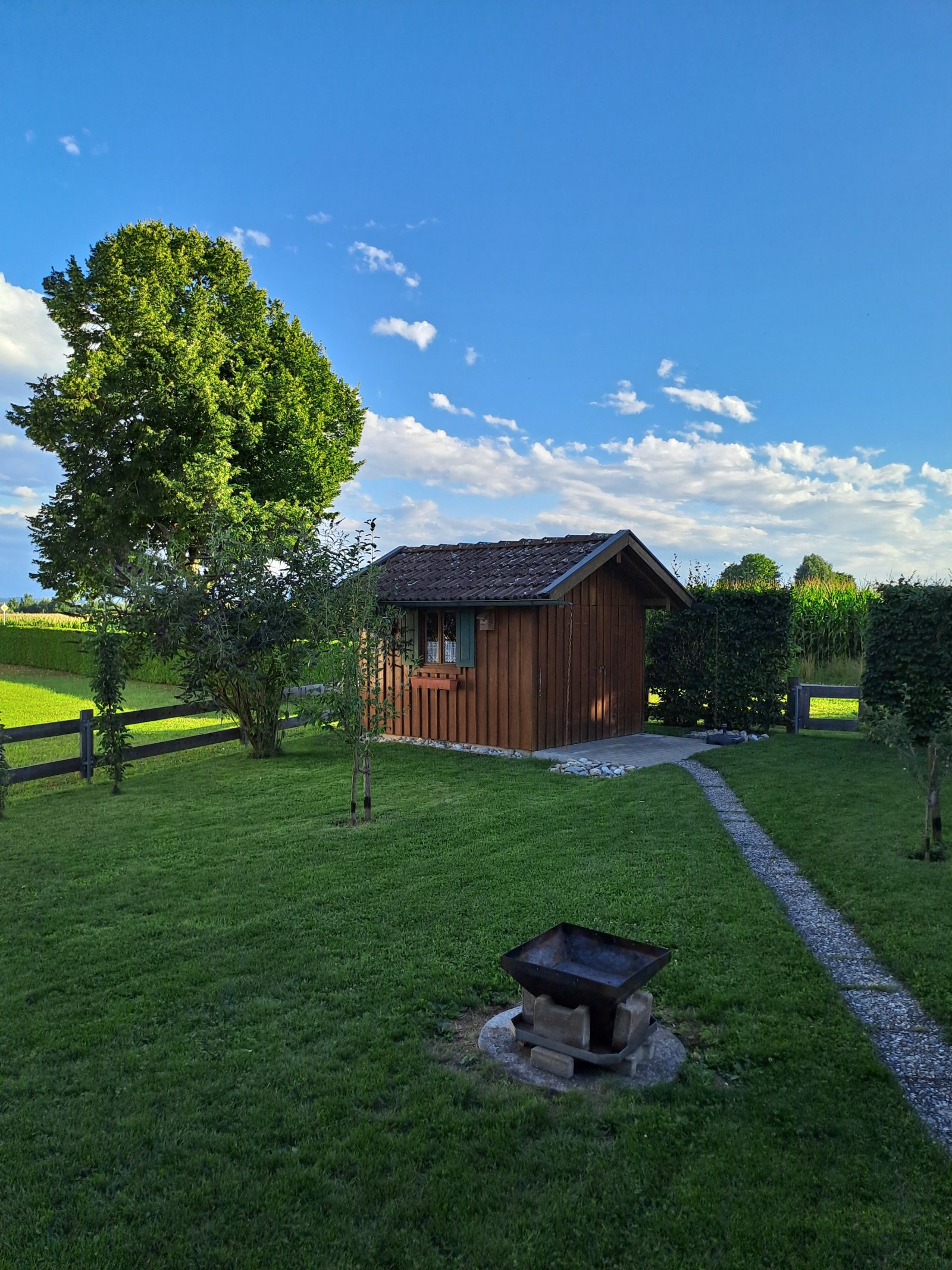 Schöne Doppelhaushälfte (mit Wintergarten) in ruhiger Wohnsiedlungslage