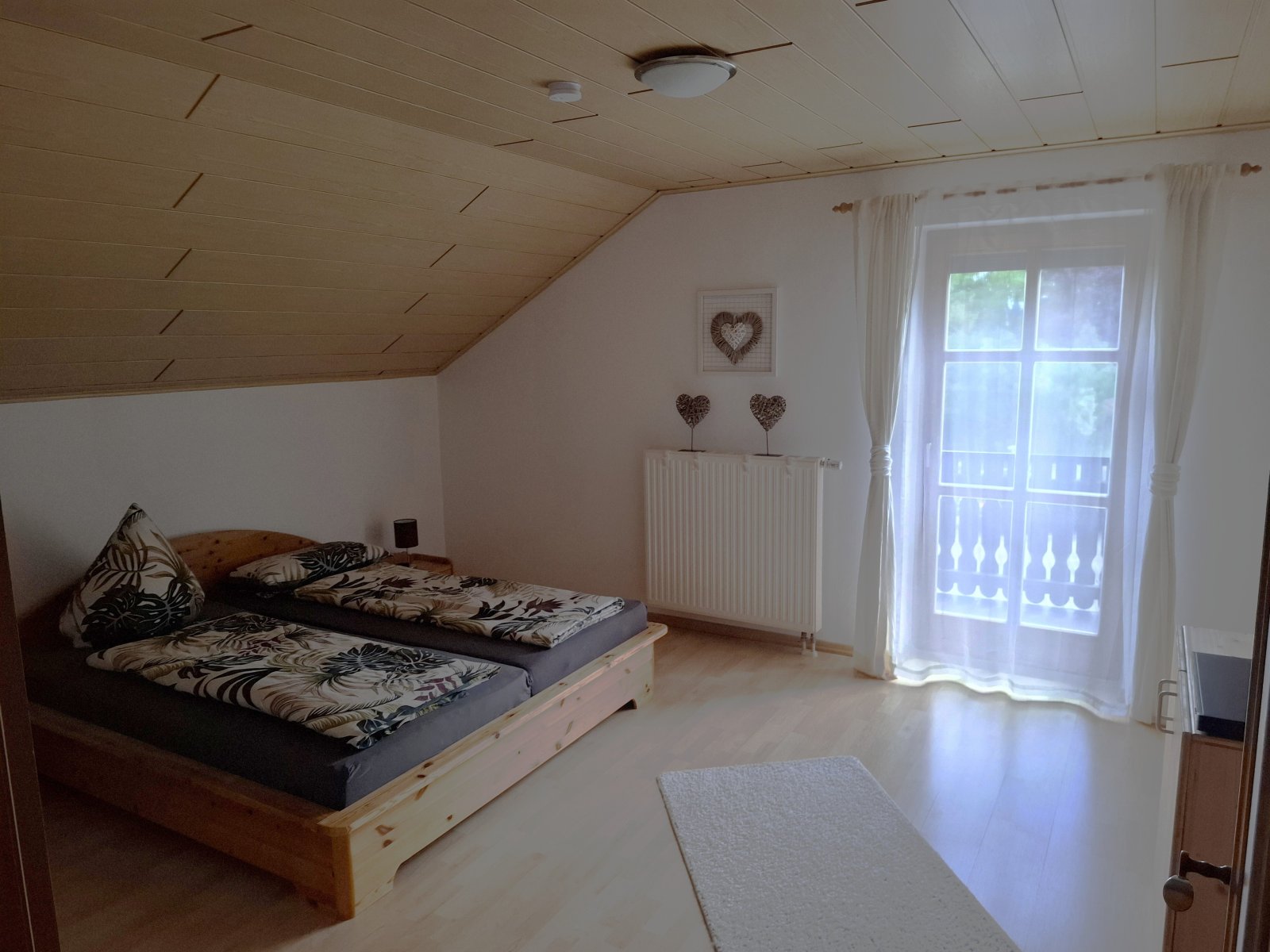 Schöne Doppelhaushälfte (mit Wintergarten) in ruhiger Wohnsiedlungslage