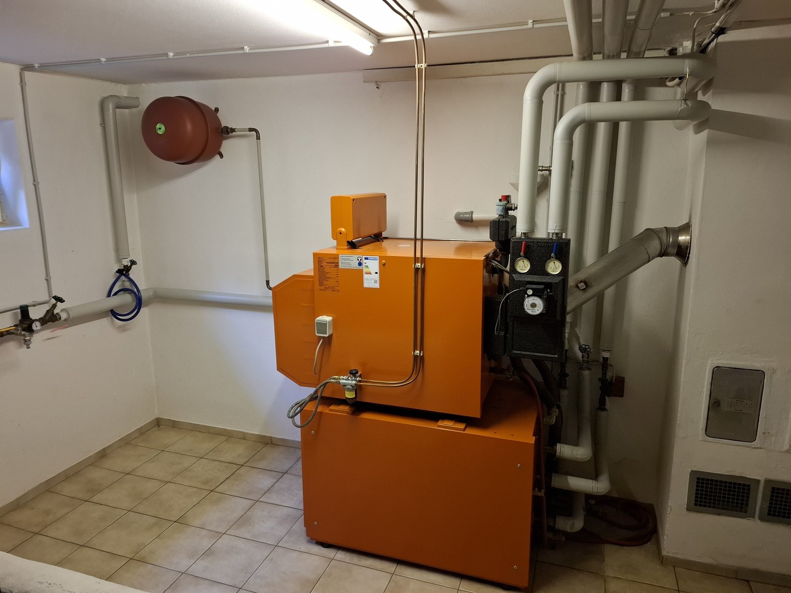 Schöne Doppelhaushälfte (mit Wintergarten) in ruhiger Wohnsiedlungslage