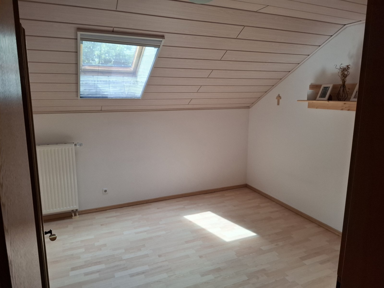 Schöne Doppelhaushälfte (mit Wintergarten) in ruhiger Wohnsiedlungslage