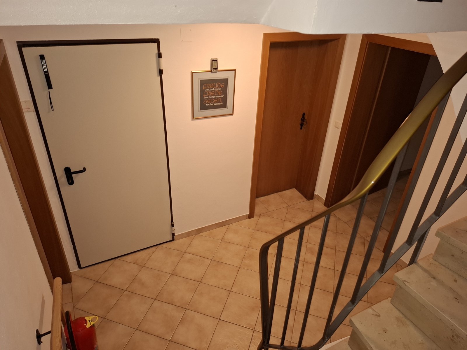 Schöne Doppelhaushälfte (mit Wintergarten) in ruhiger Wohnsiedlungslage