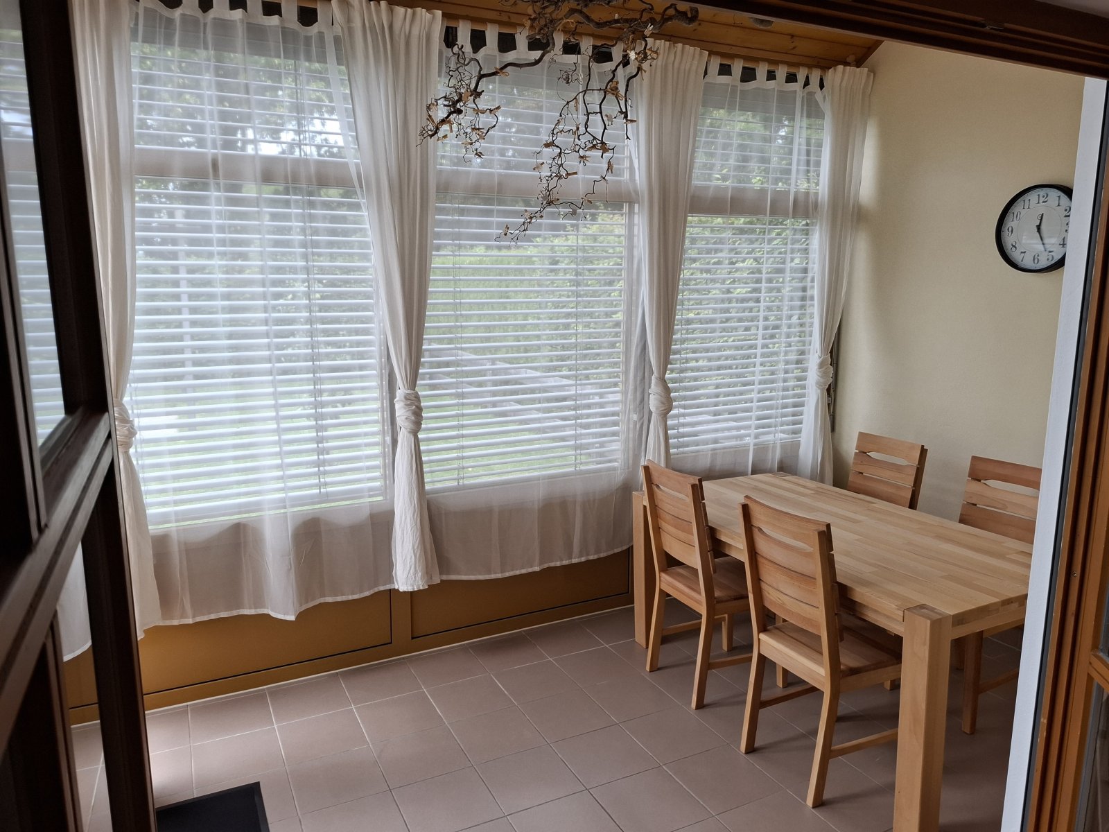 Schöne Doppelhaushälfte (mit Wintergarten) in ruhiger Wohnsiedlungslage