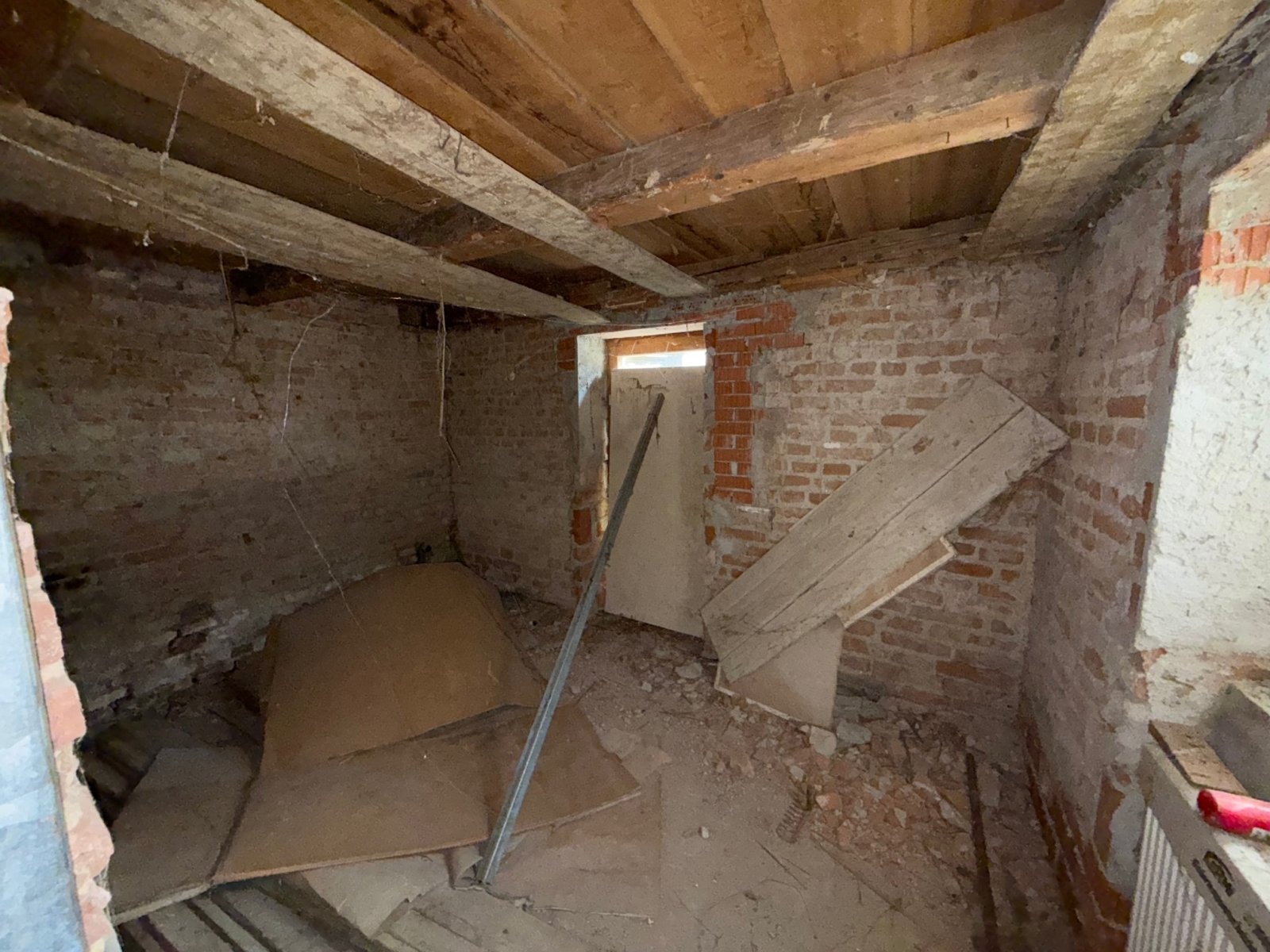 Rohbauhaus mit zusätzlichem Wiesengrundstück