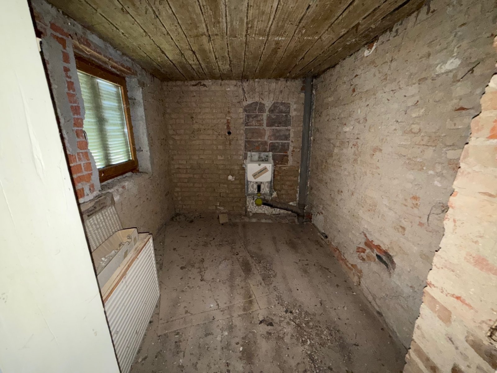 Rohbauhaus mit zusätzlichem Wiesengrundstück