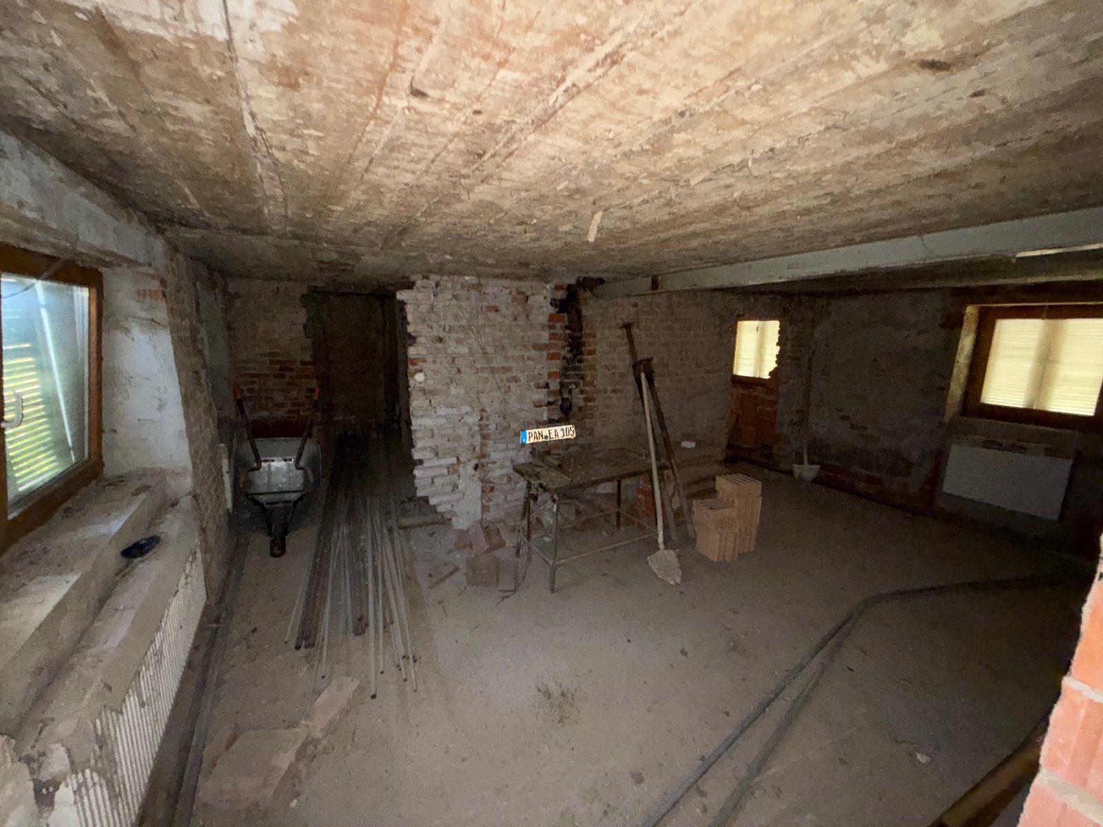 Rohbauhaus mit zusätzlichem Wiesengrundstück