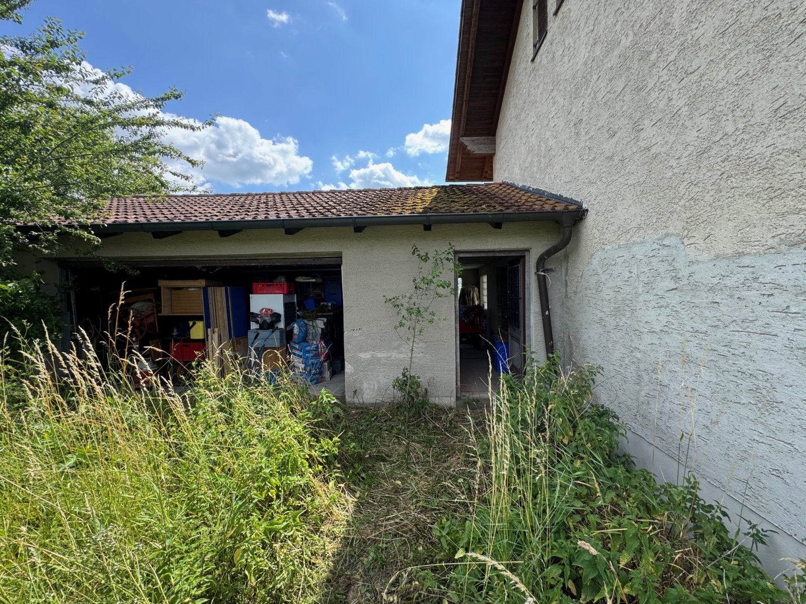 Rohbauhaus mit zusätzlichem Wiesengrundstück