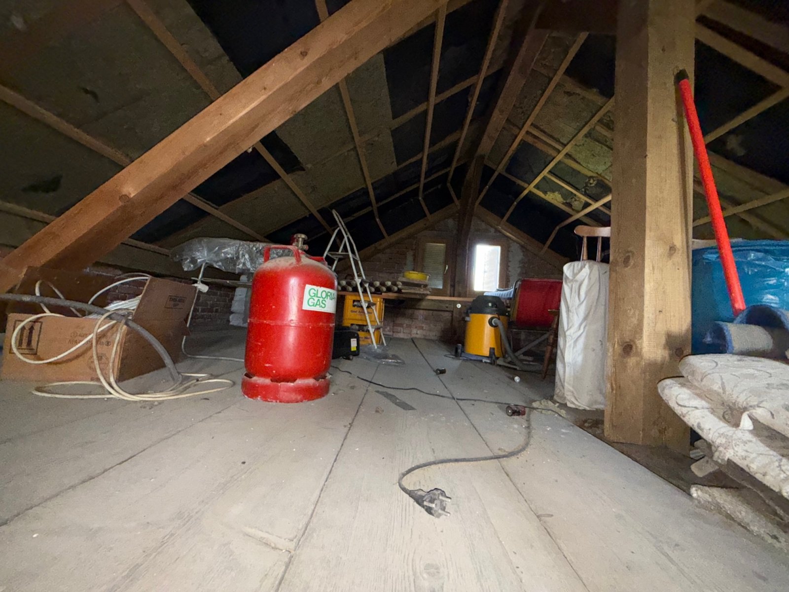 Rohbauhaus mit zusätzlichem Wiesengrundstück