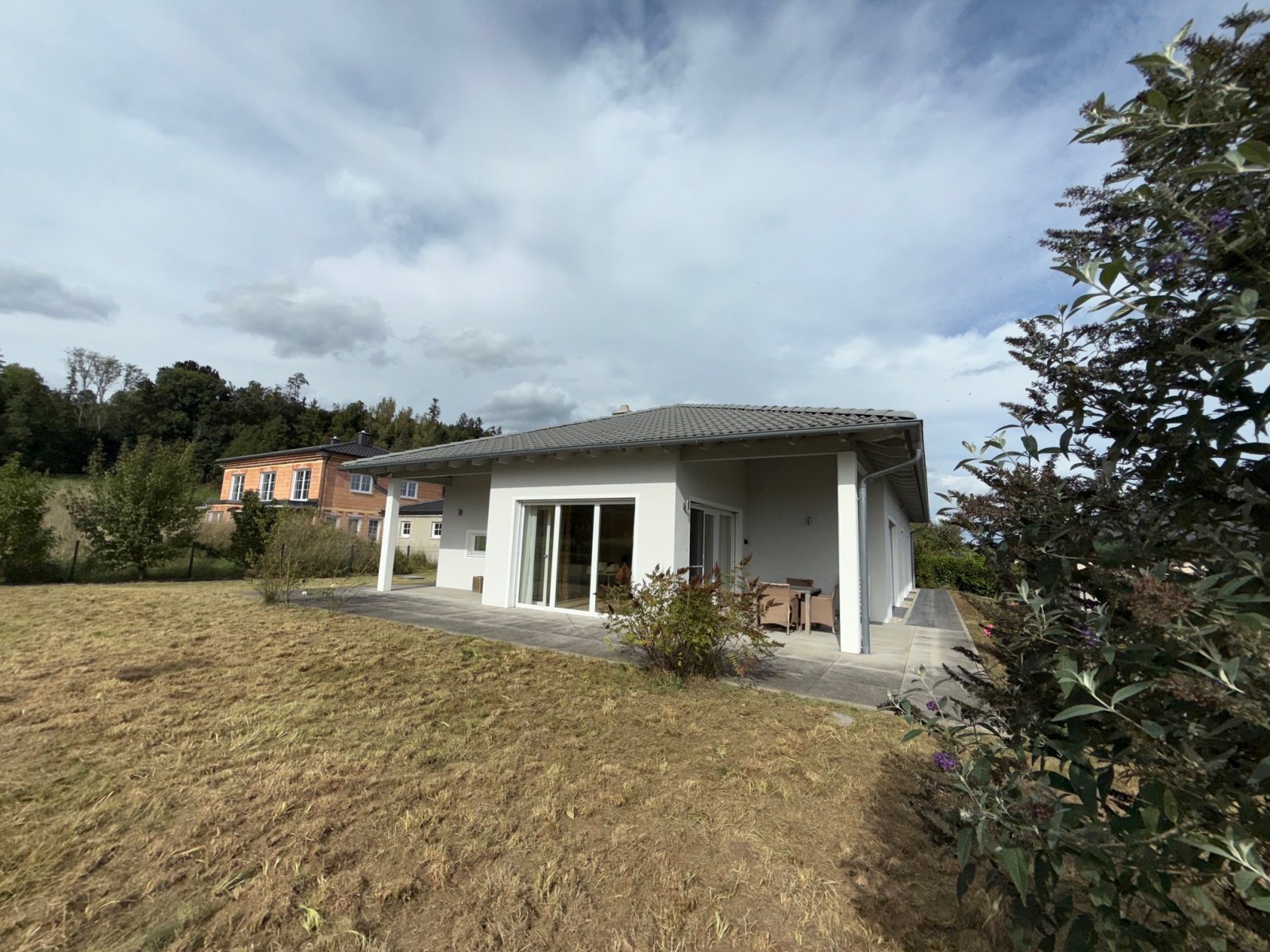 Hochwertiger Bungalow in traumhafter, grüner Wohnsiedlungslage