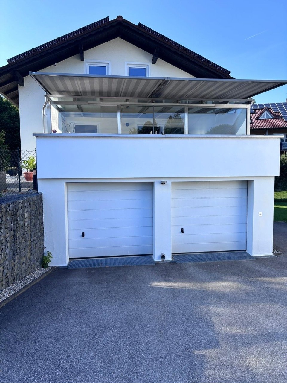 Kompl. renoviertes Wohnhaus mit Einliegerwohnung in ruhiger Wohnsiedlungslage