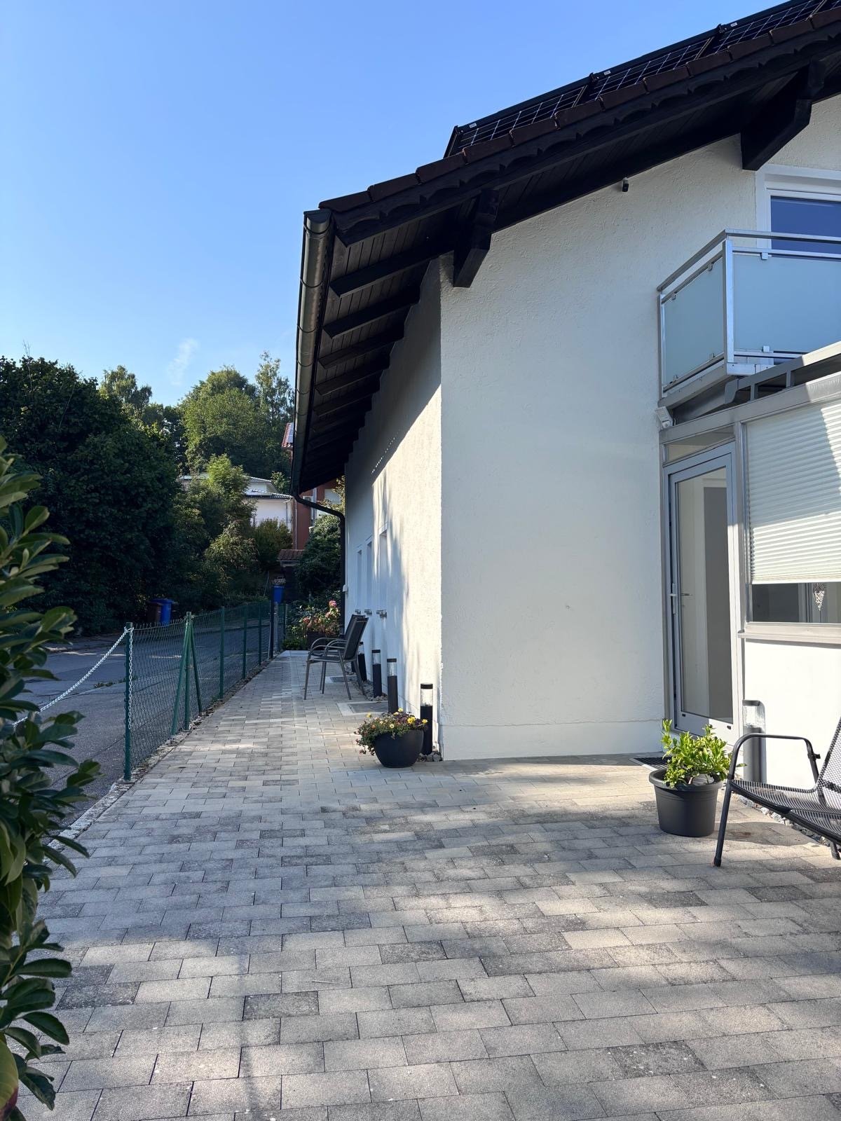 Kompl. renoviertes Wohnhaus mit Einliegerwohnung in ruhiger Wohnsiedlungslage