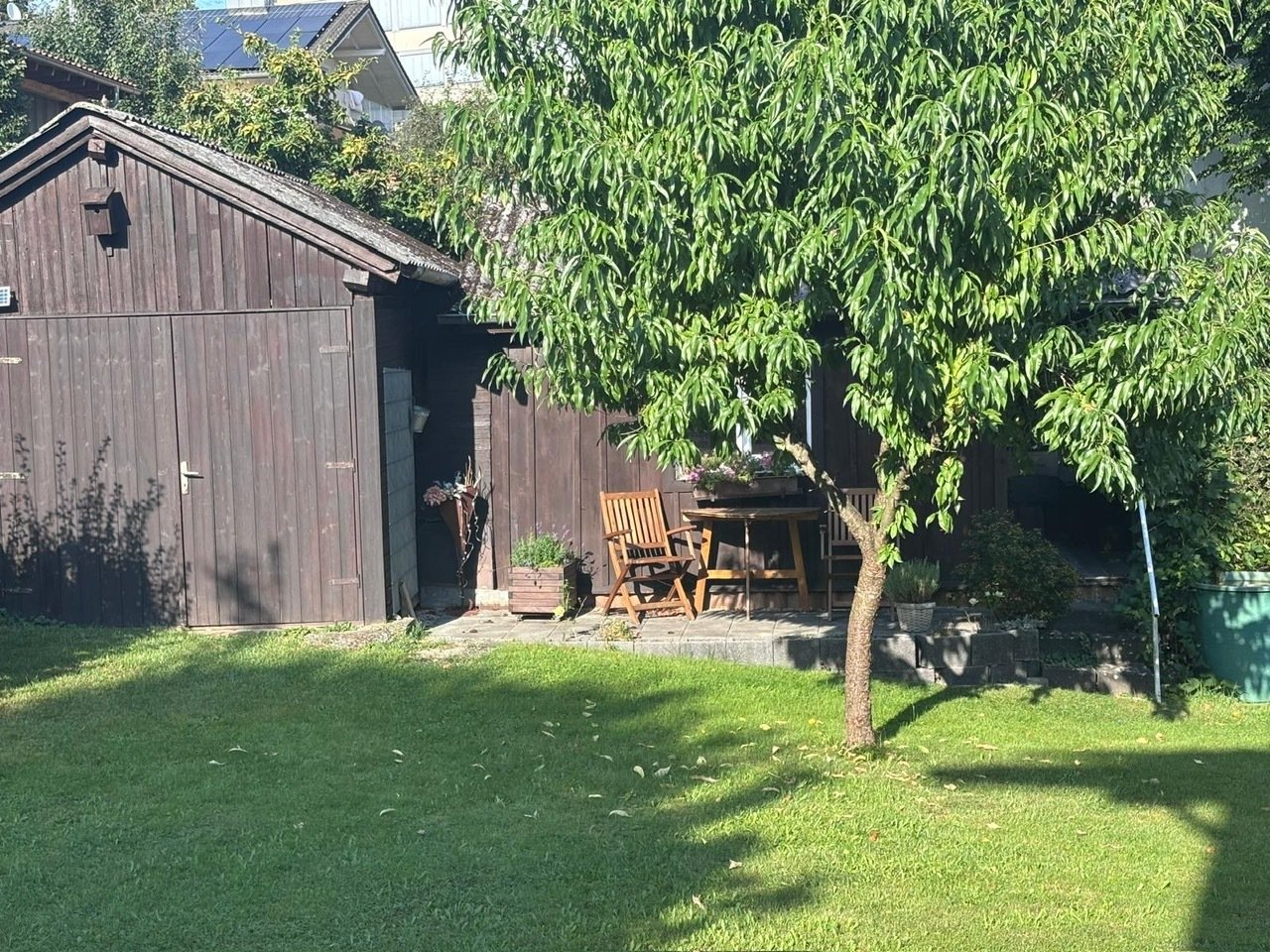 Kompl. renoviertes Wohnhaus mit Einliegerwohnung in ruhiger Wohnsiedlungslage