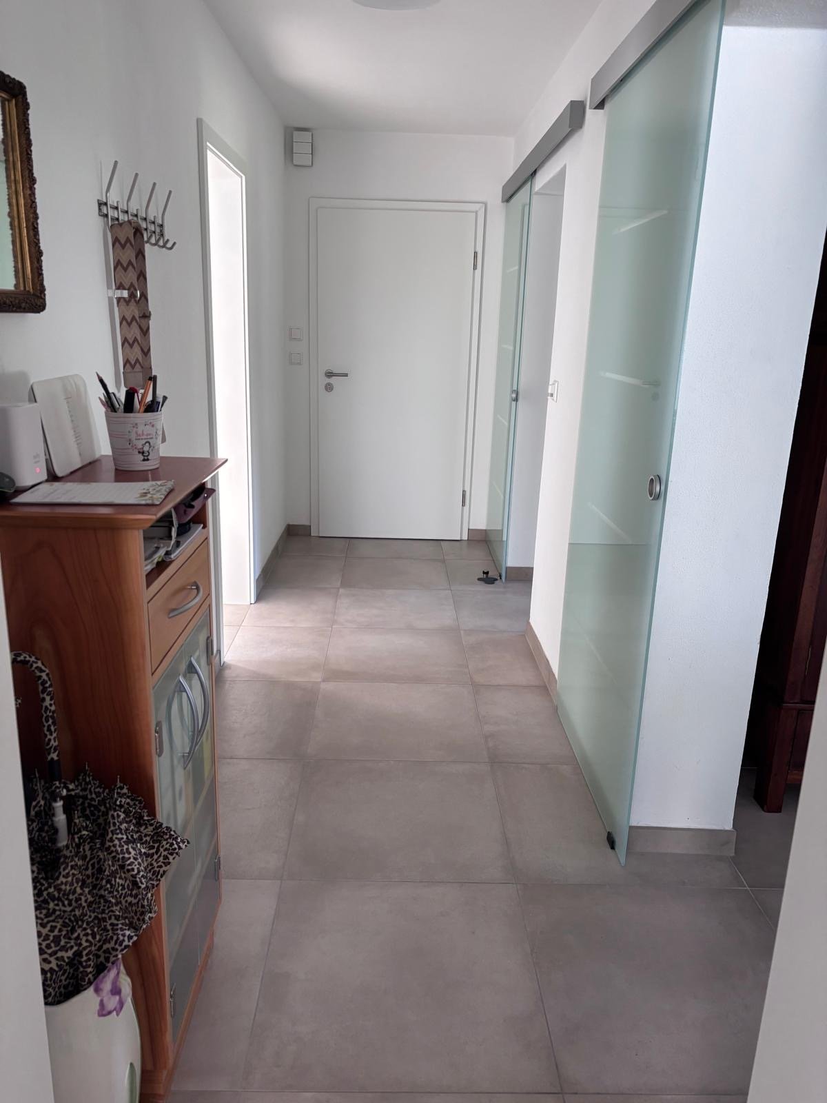 Kompl. renoviertes Wohnhaus mit Einliegerwohnung in ruhiger Wohnsiedlungslage