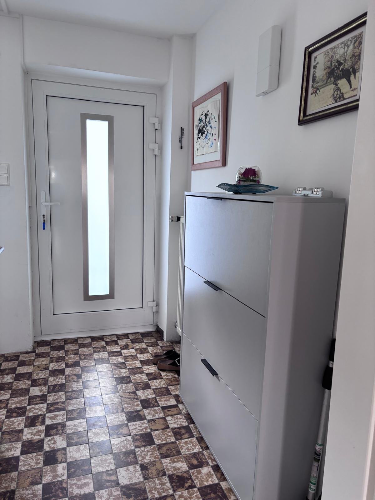 Kompl. renoviertes Wohnhaus mit Einliegerwohnung in ruhiger Wohnsiedlungslage