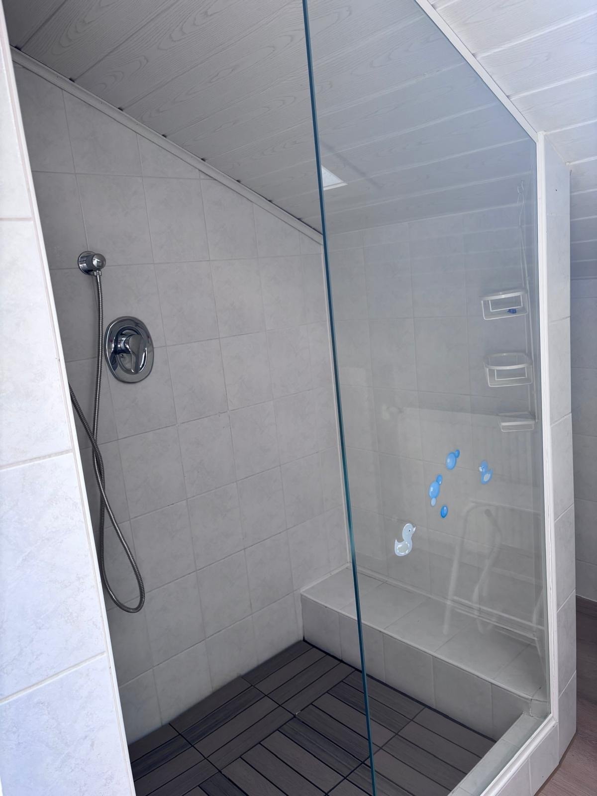 Kompl. renoviertes Wohnhaus mit Einliegerwohnung in ruhiger Wohnsiedlungslage