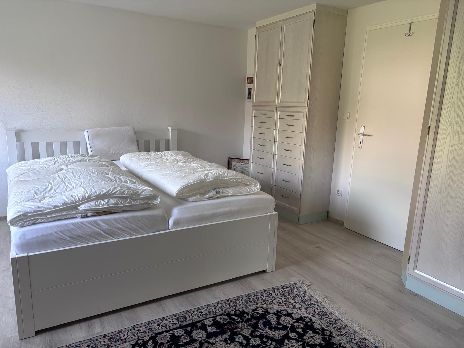 Kompl. renoviertes Wohnhaus mit Einliegerwohnung in ruhiger Wohnsiedlungslage