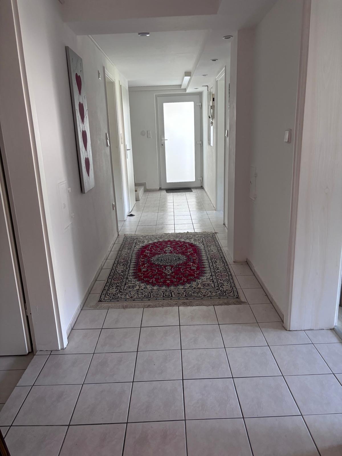 Kompl. renoviertes Wohnhaus mit Einliegerwohnung in ruhiger Wohnsiedlungslage