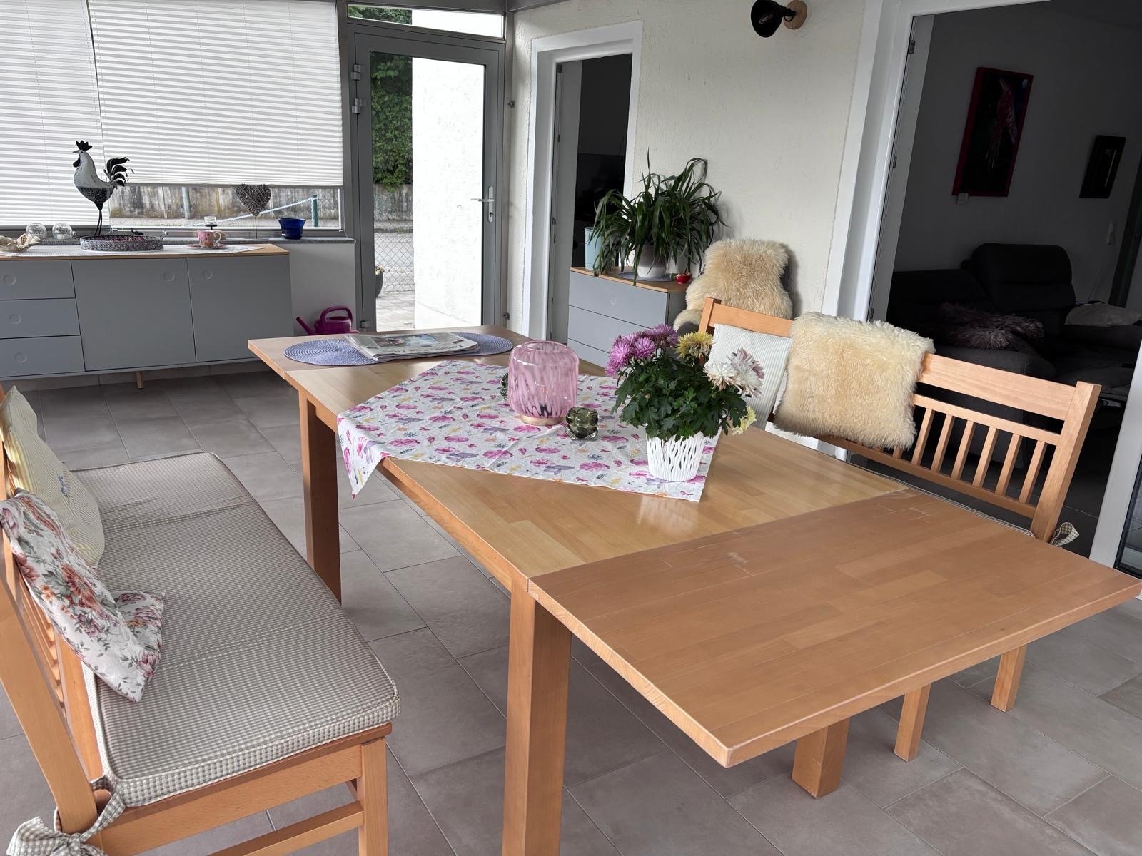 Kompl. renoviertes Wohnhaus mit Einliegerwohnung in ruhiger Wohnsiedlungslage