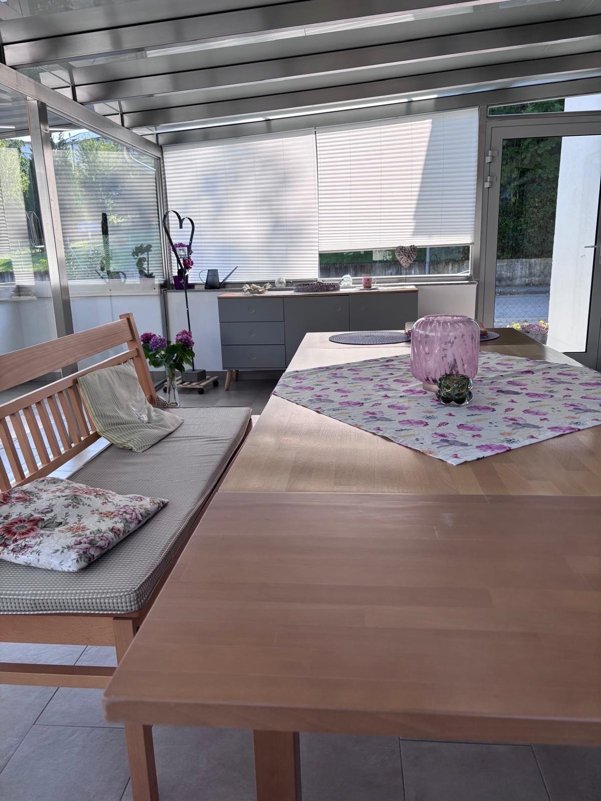 Kompl. renoviertes Wohnhaus mit Einliegerwohnung in ruhiger Wohnsiedlungslage