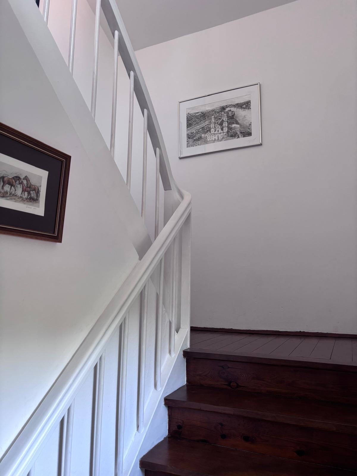 Kompl. renoviertes Wohnhaus mit Einliegerwohnung in ruhiger Wohnsiedlungslage