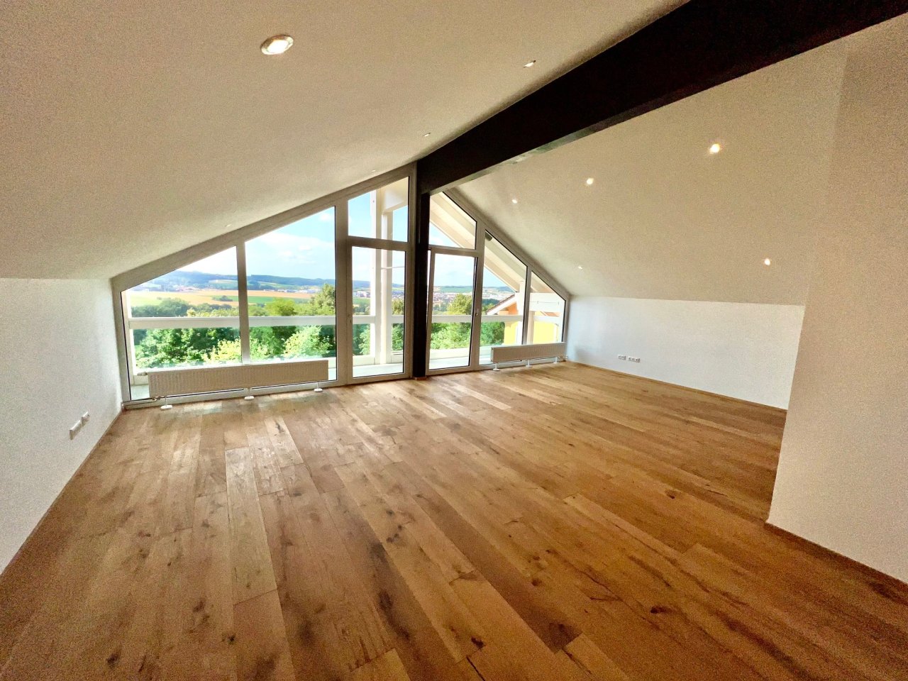 Luxus Panorama Wohnung mit Balkon / Zweitbezug