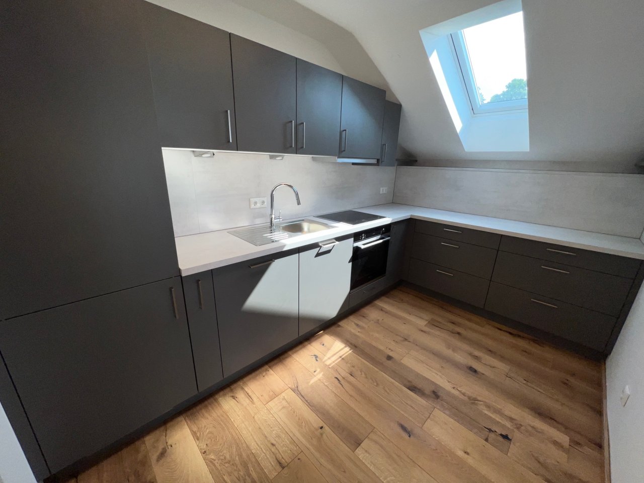 Luxus Panorama Wohnung mit Balkon / Zweitbezug