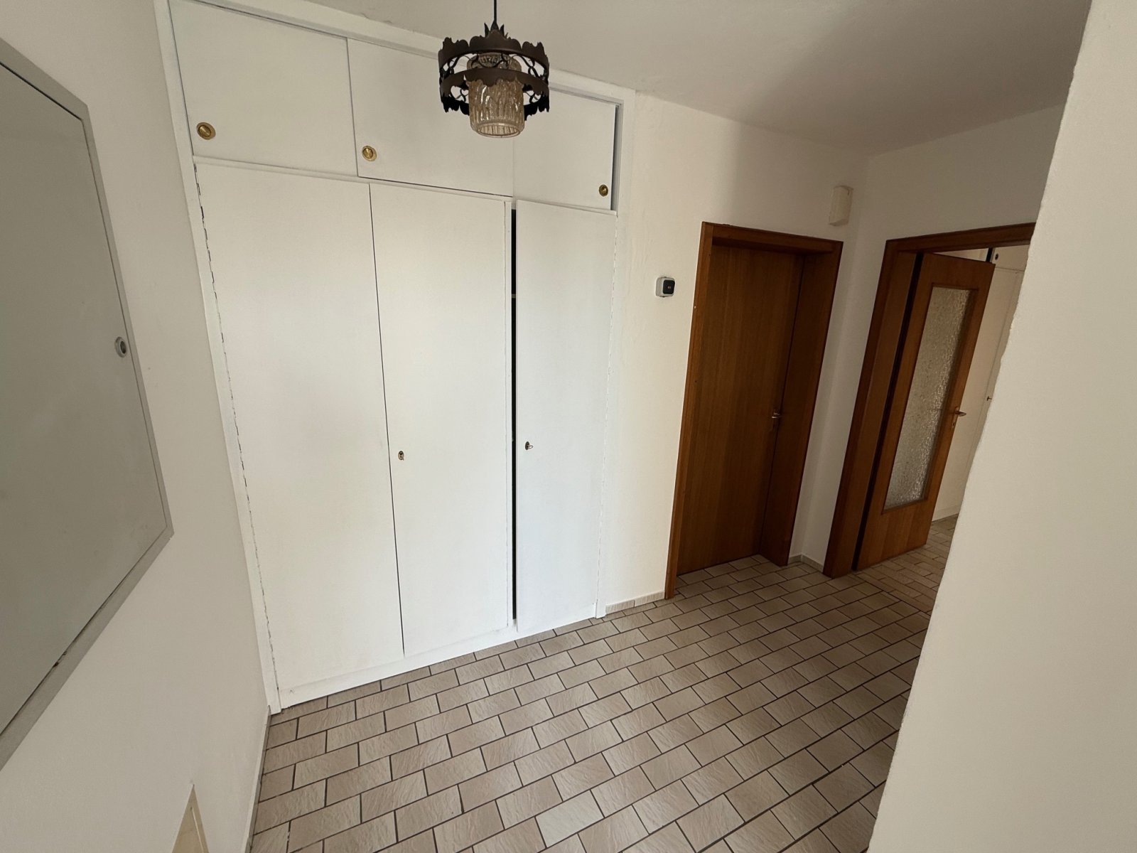 Großzügige 4 Zimmer-Wohnung mit Garten und Garage