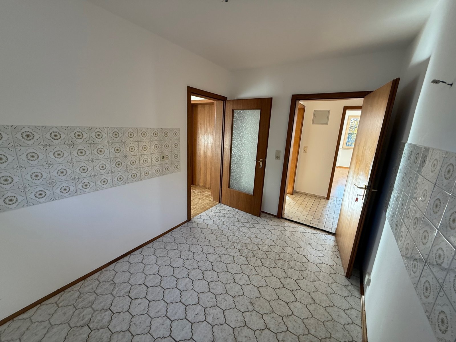 Großzügige 4 Zimmer-Wohnung mit Garten und Garage