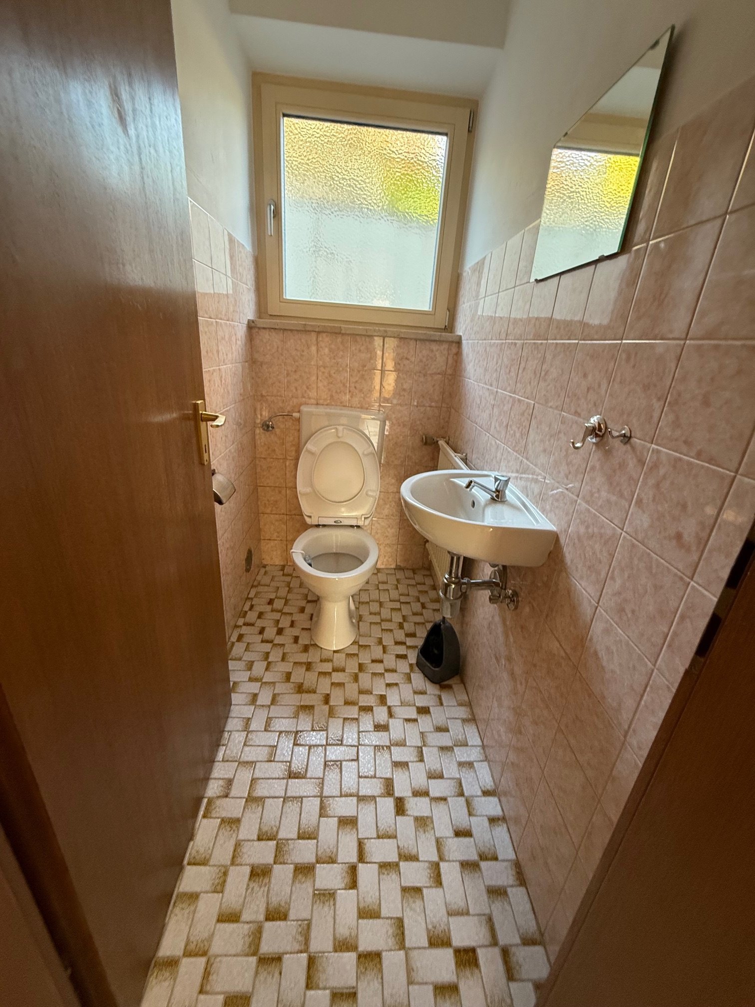 Großzügige 4 Zimmer-Wohnung mit Garten und Garage