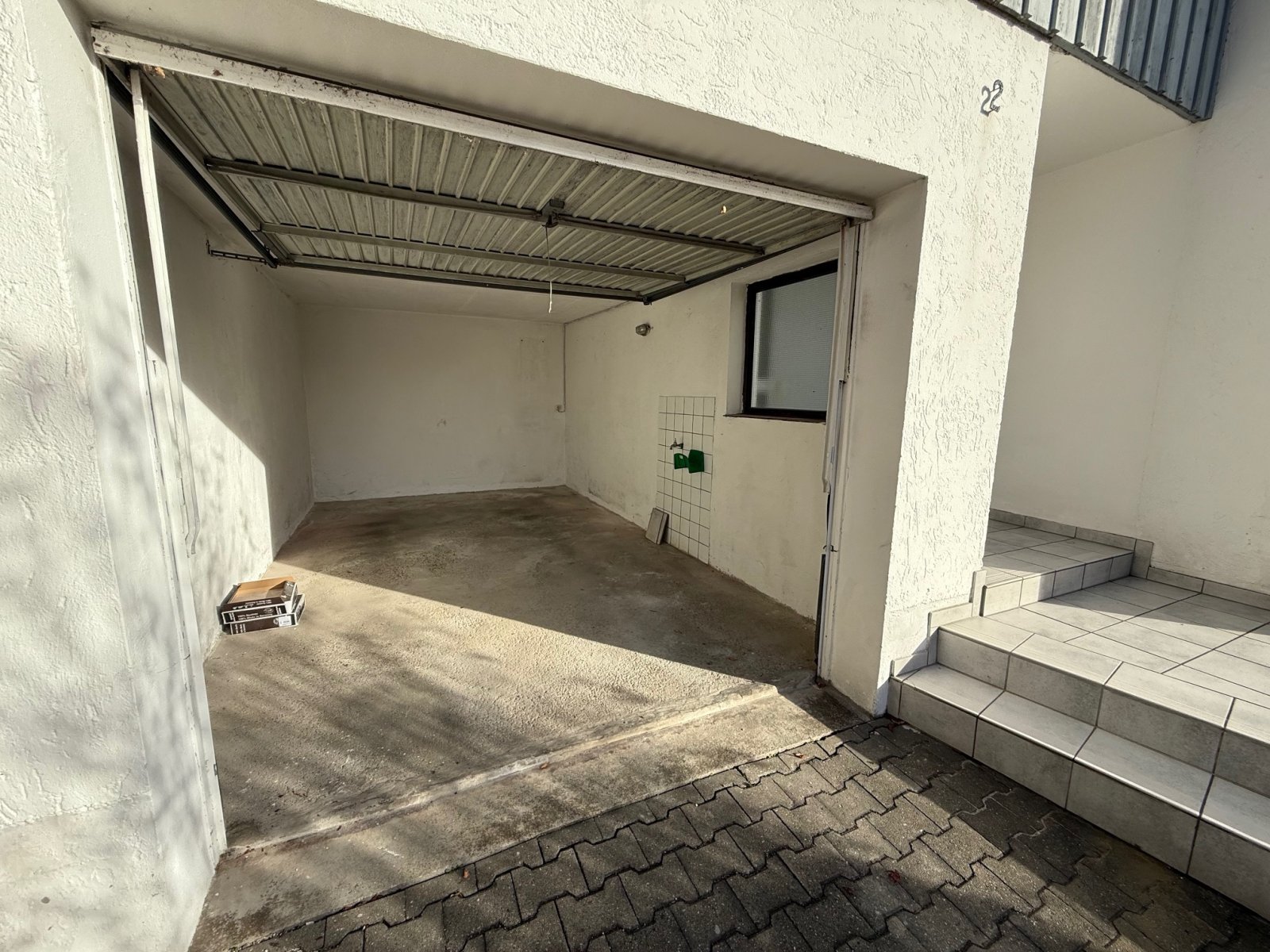 Großzügige 4 Zimmer-Wohnung mit Garten und Garage