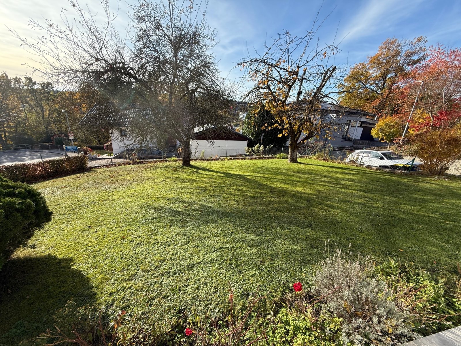 Großzügige 4 Zimmer-Wohnung mit Garten und Garage