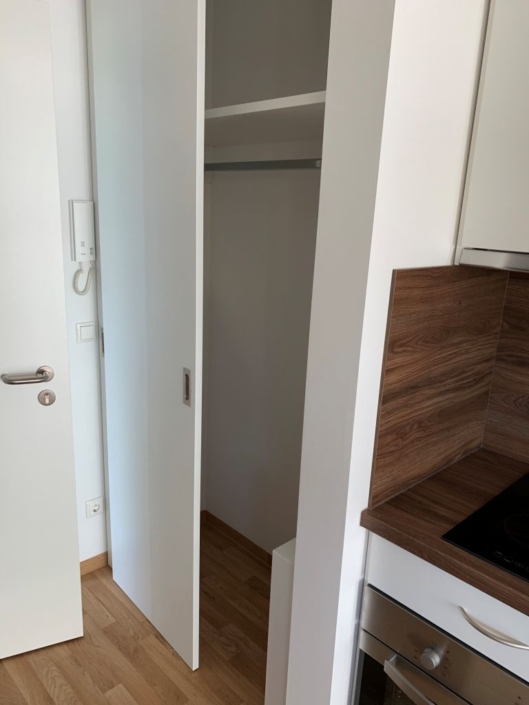 Voll möbliertes 1-Zimmer Apartment mit Balkon & Stellplatz