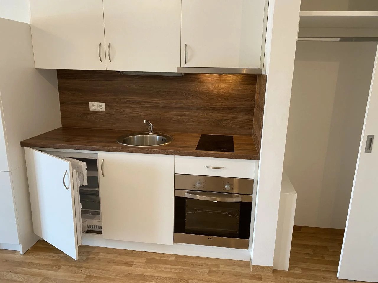 Voll möbliertes 1-Zimmer Apartment mit Balkon & Stellplatz