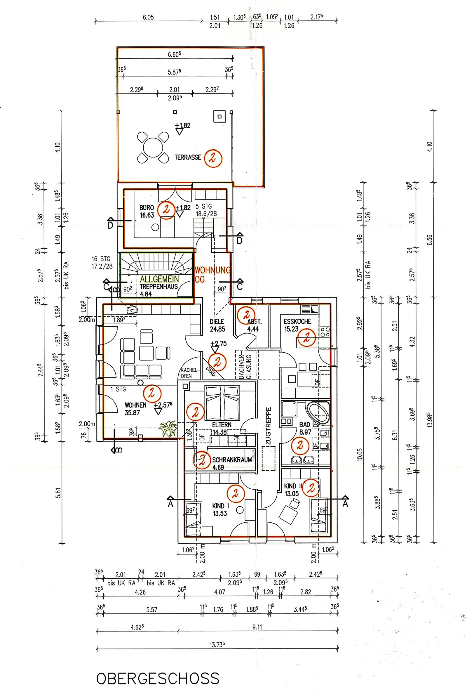 Großzügiges Zweifamilienhaus mit PV-Anlage und 3 Garagen 