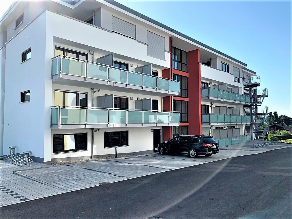 Voll möbliertes & neuwertiges 1-Zimmer Apartment mit Balkon & Stellplatz