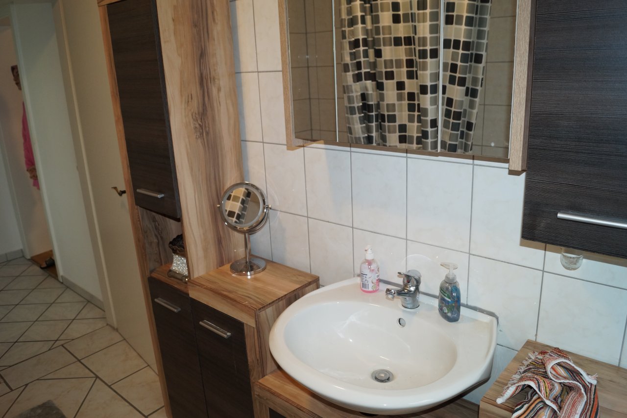 Obergeschosswohnung-Bad Obergeschosswohnung-Bad