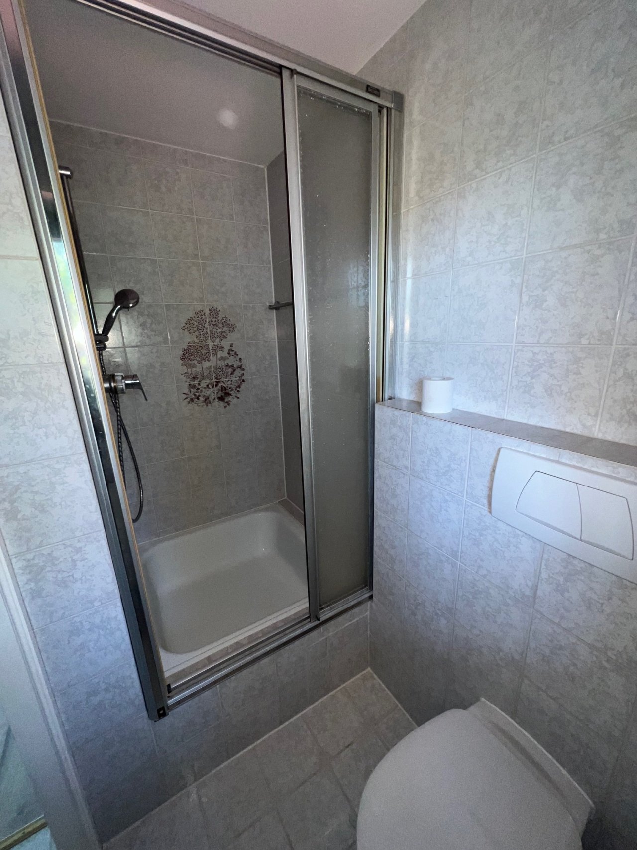 Bad 2 mit Dusche Bad 2 mit Dusche