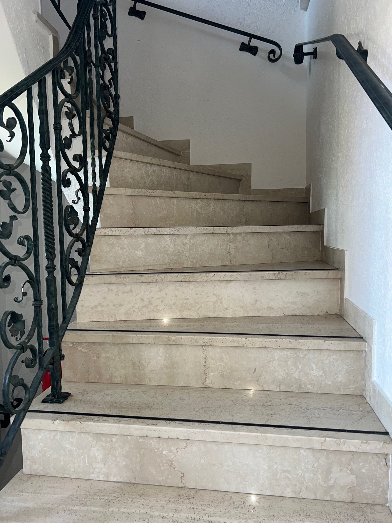 Treppenaufgang zur Wohnung Treppenaufgang zur Wohnung