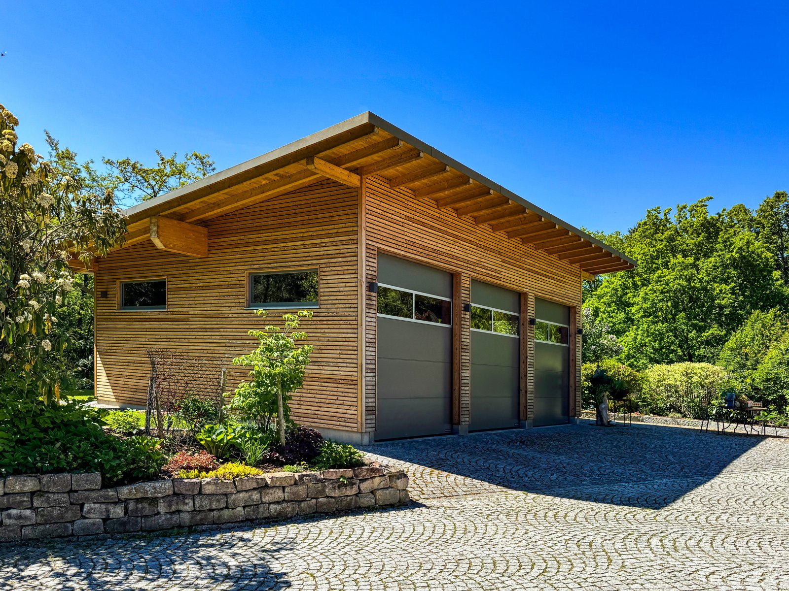 Große Dreifachgarage Große Dreifachgarage