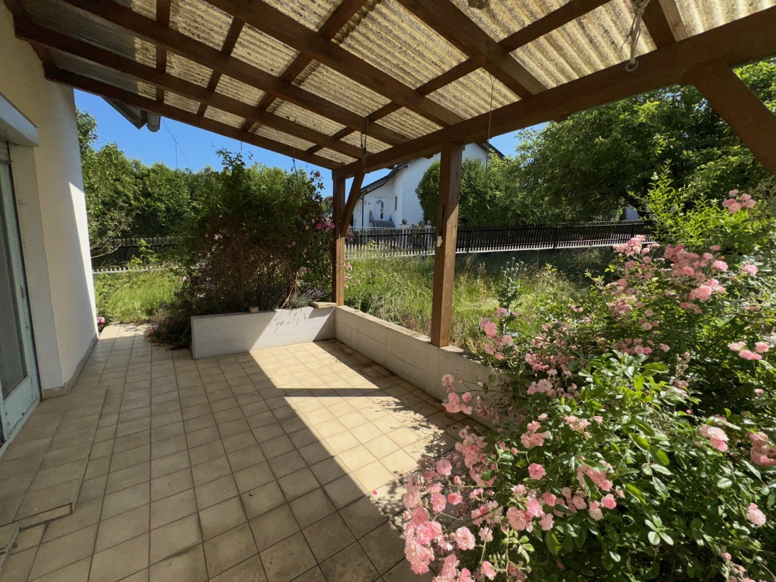 Terrasse im EG. Terrasse im EG.