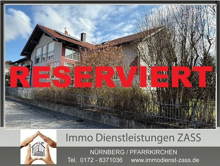 Großzügiges Zweifamilienhaus mit PV-Anlage und 3 Garagen  