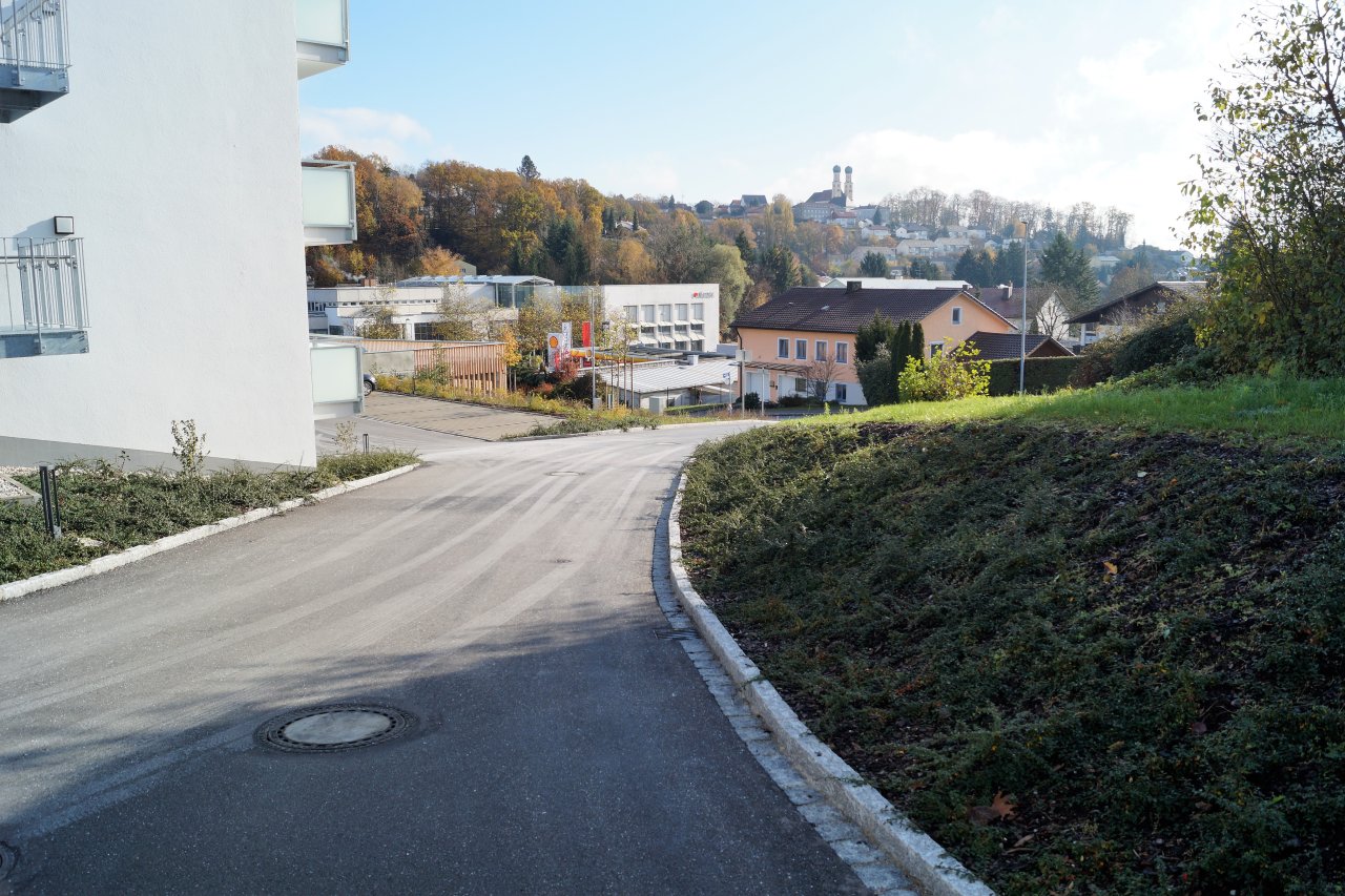 Zufahrt zur Wohnanlage