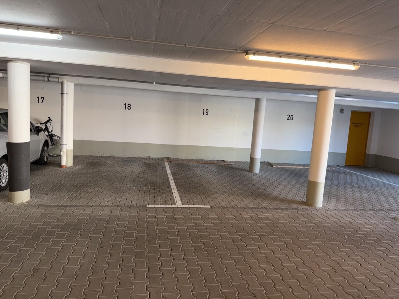 Tiefgaragen - Stellplatz Nr. 18
